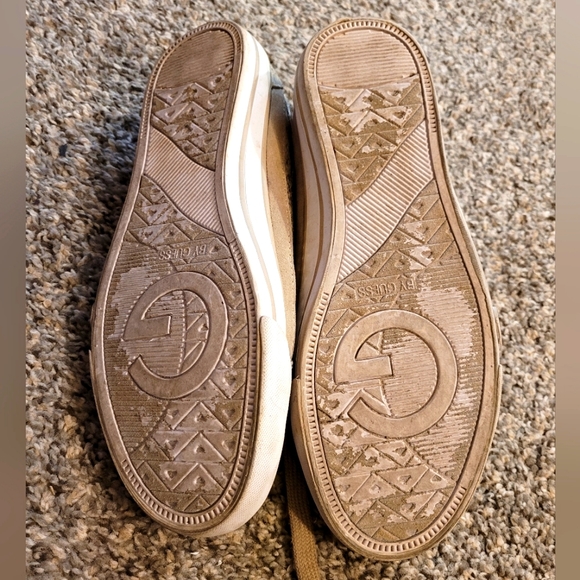 Size 8 1/2M Gently Used Gold Zipper Guess Tennis Shoes - Worn Twice - Picture 4 of 5